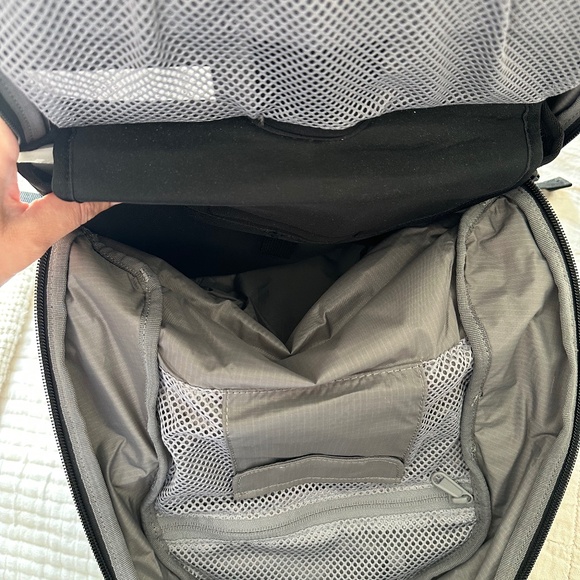 Hydro Flask 14L Down Shift Hydration Pack, 14L Pack, Black - Picture 10 of 12